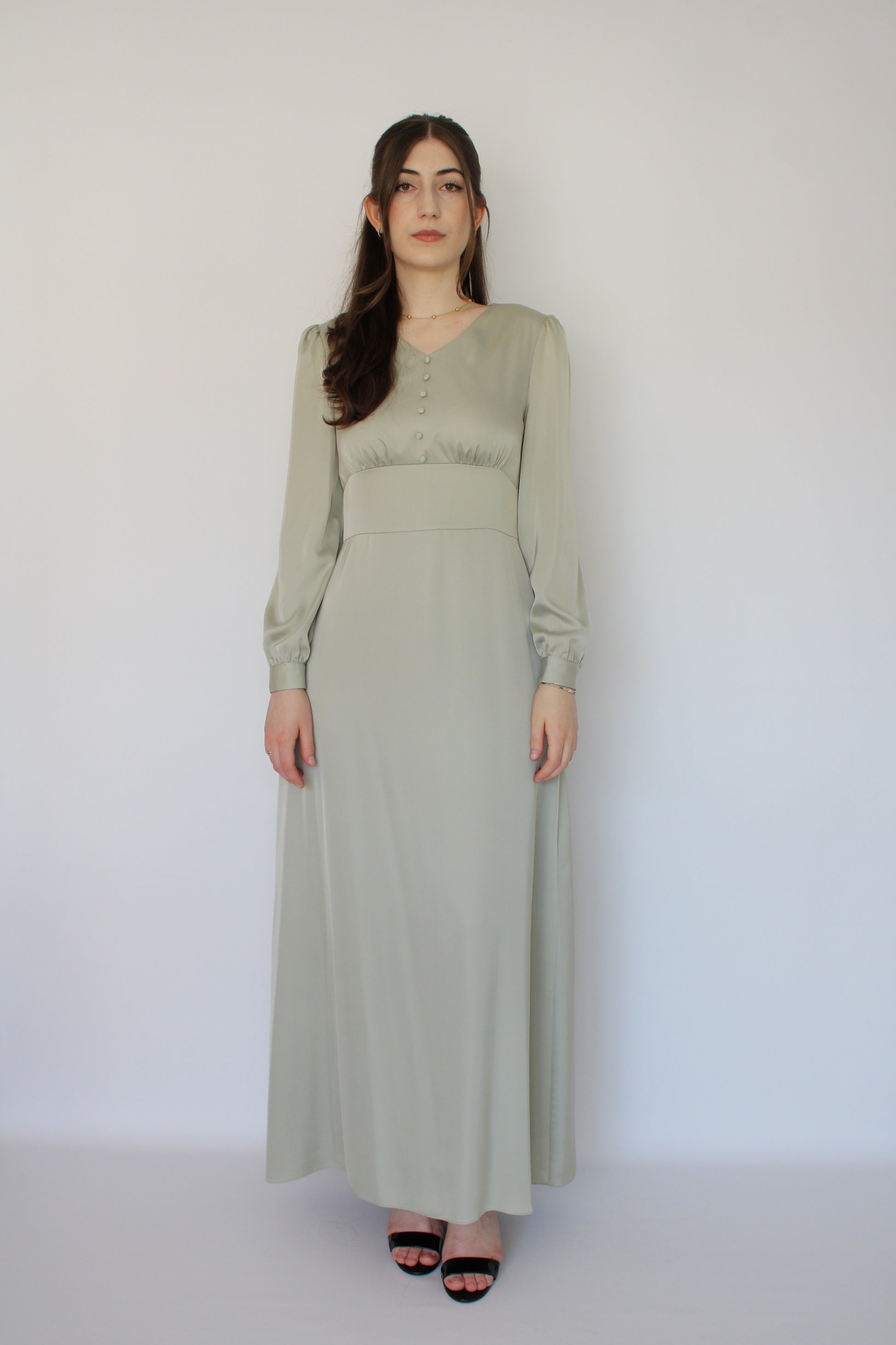 ROBE VERTE EN SATIN À FAUX BOUTONS