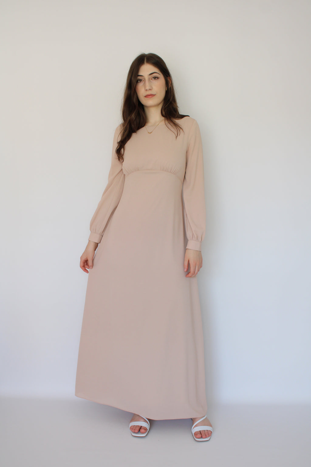 ROBE BEIGE ROSÉ EN CHIFFON
