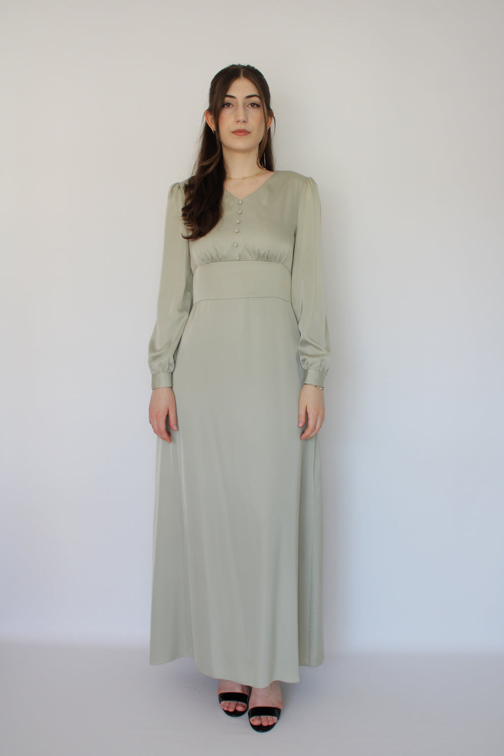 ROBE VERTE EN SATIN À FAUX BOUTONS